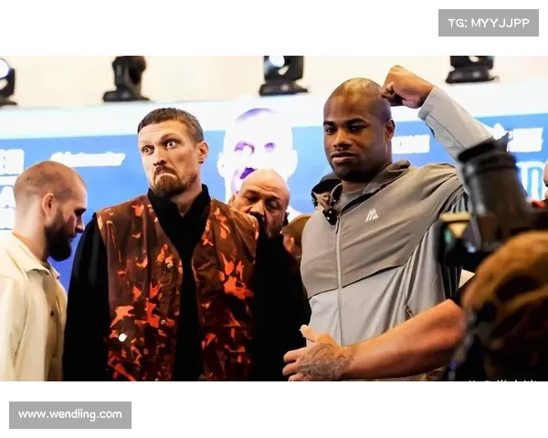 乌西克若胜杜布瓦将创历史 成为首位三次夺得无可争议冠军的拳王 乌西克若胜杜布瓦将创历史 成为首位三次夺得无可争议冠军的拳王